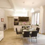 Cozy Flat Near Colosseum